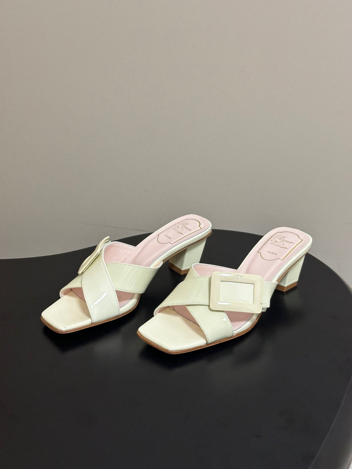Belle Vivier Mules Cream Patent Leather 835130
