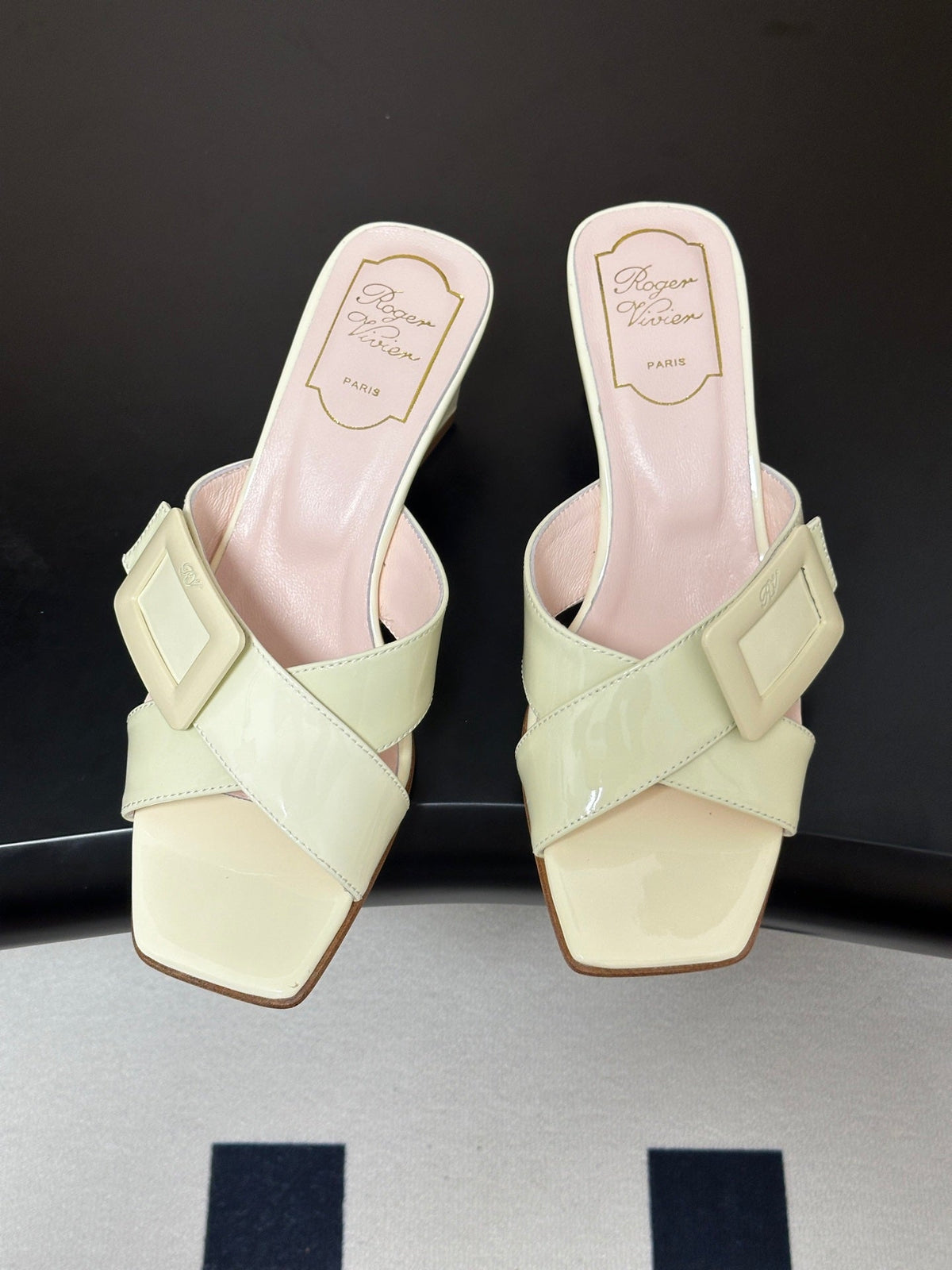 Belle Vivier Mules Cream Patent Leather 835130