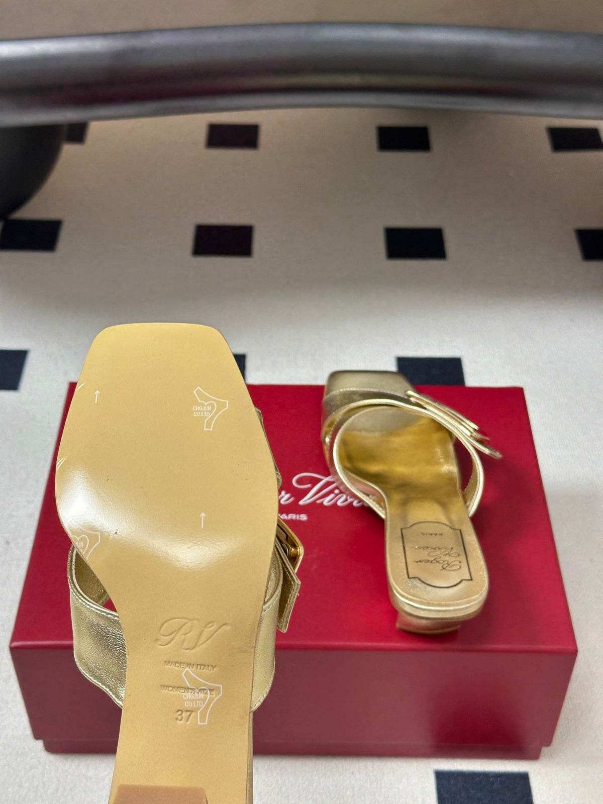 Belle Vivier Mules Gold Patent Leather 835131