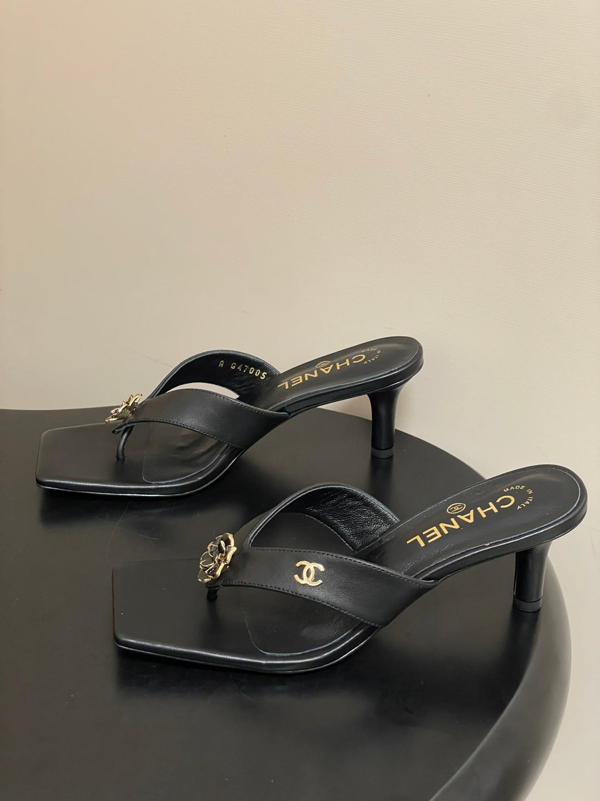 CC 26s Camellia High-Heeled Sandals Square Toe 6cm Black Leather 834729