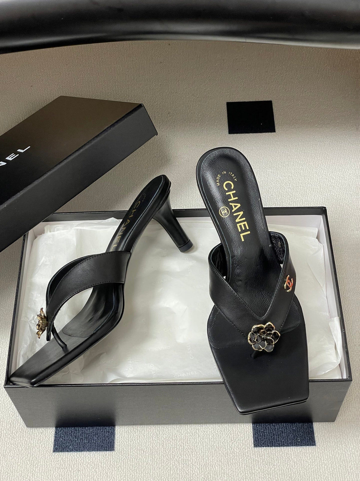 CC 26s Camellia High-Heeled Sandals Square Toe 6cm Black Leather 834729