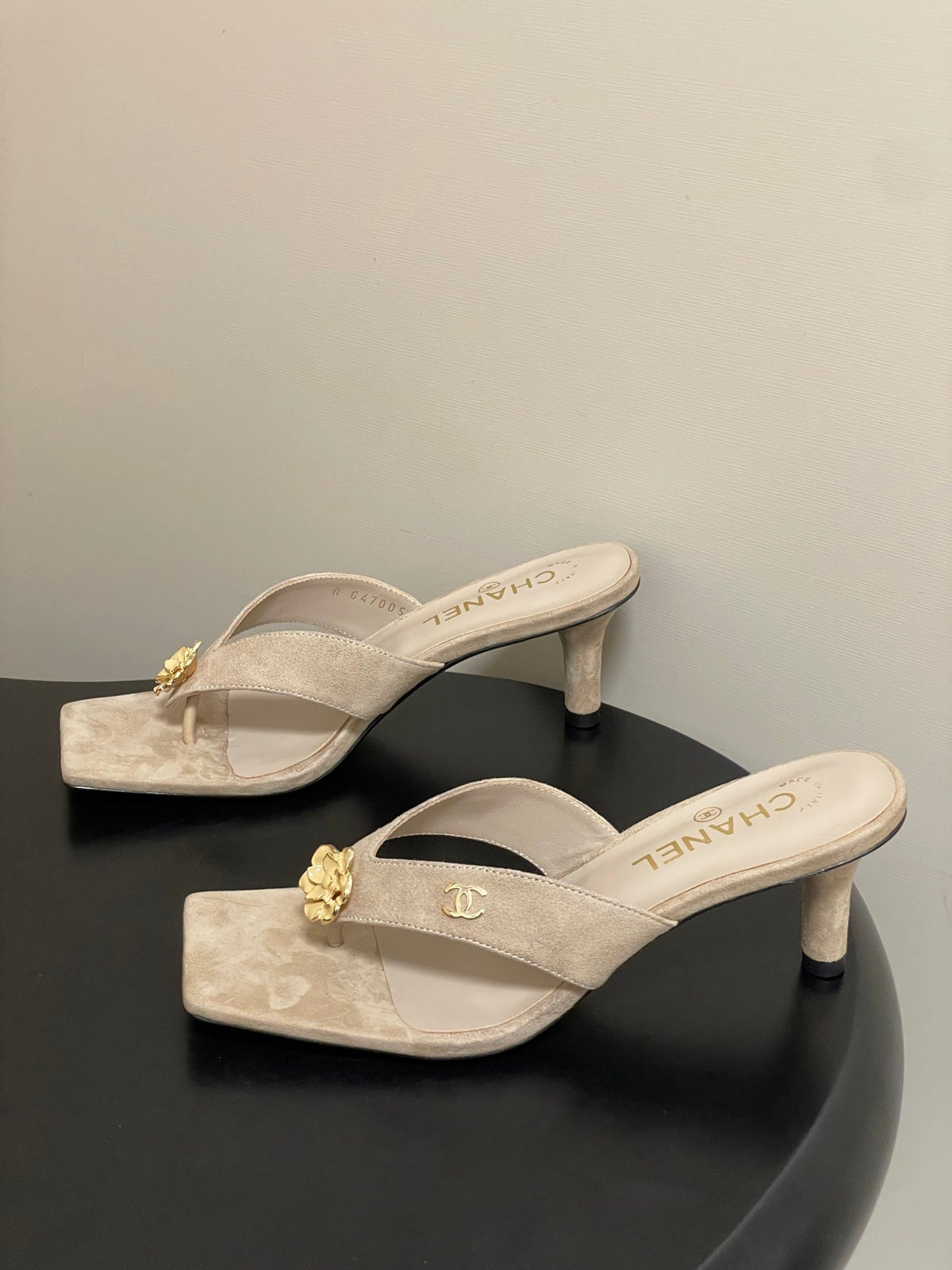CC 26s Camellia High-Heeled Sandals Square Toe 6cm Taupe Suede 834730
