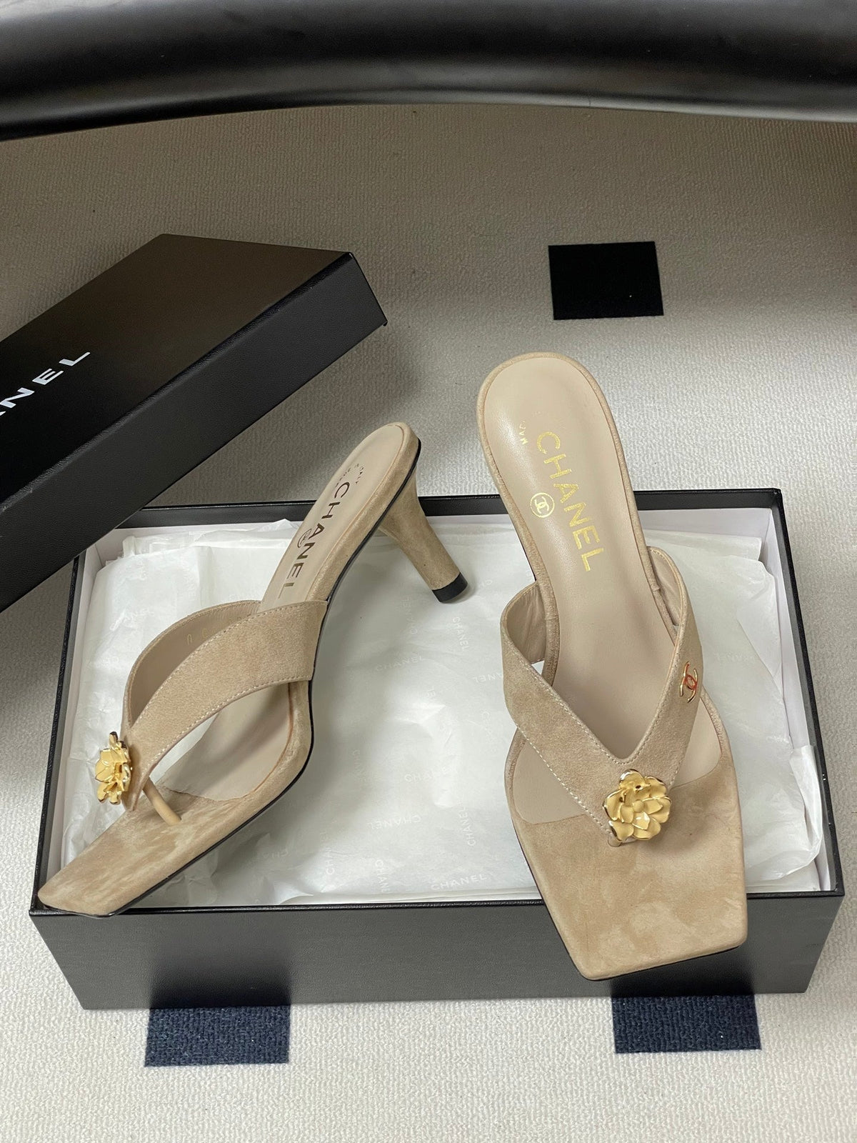 CC 26s Camellia High-Heeled Sandals Square Toe 6cm Taupe Suede 834730