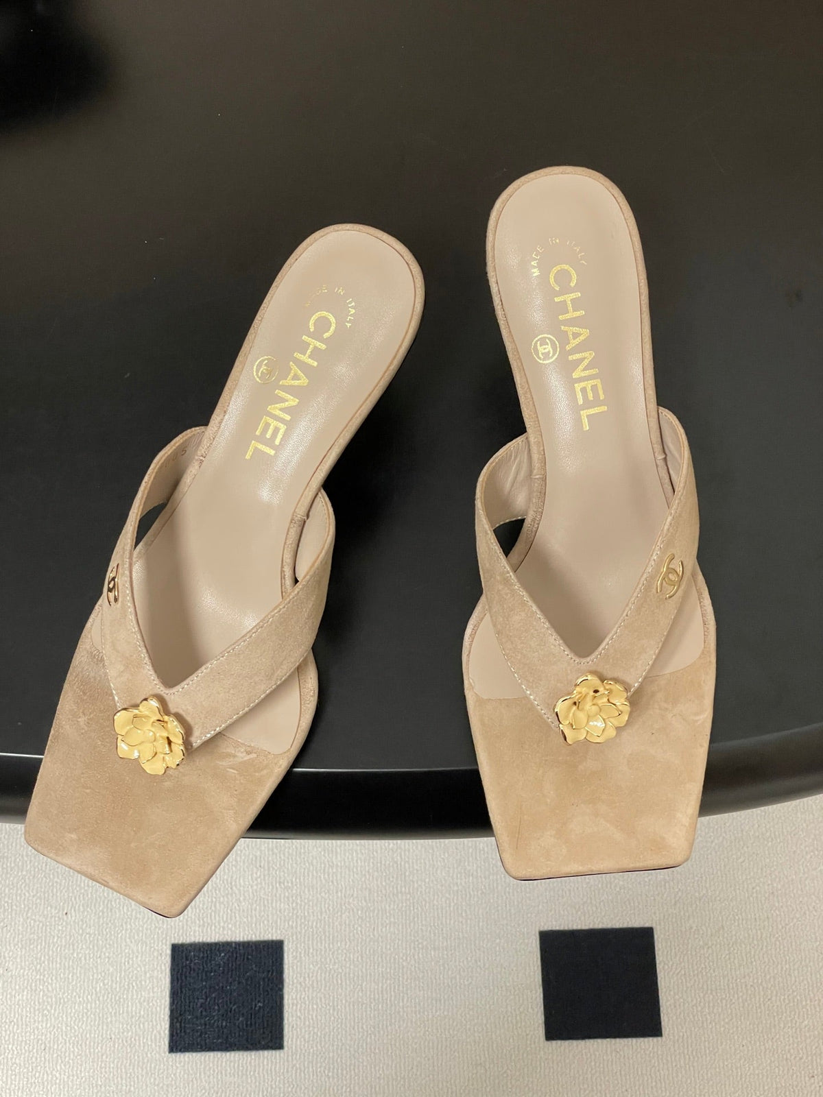 CC 26s Camellia High-Heeled Sandals Square Toe 6cm Taupe Suede 834730