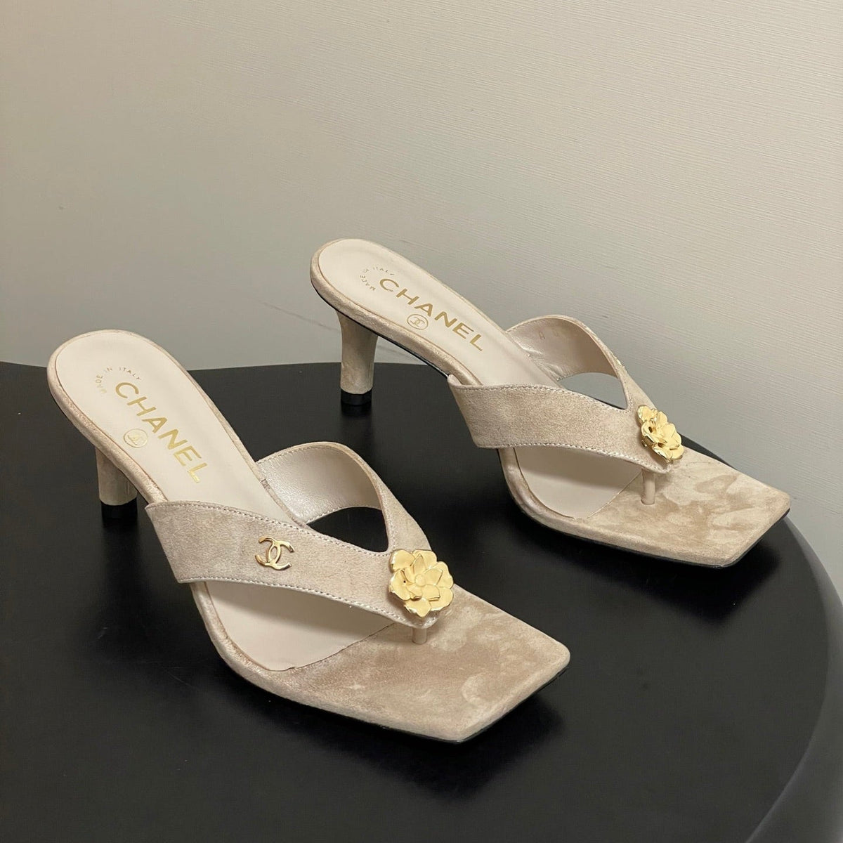CC 26s Camellia High-Heeled Sandals Square Toe 6cm Taupe Suede 834730