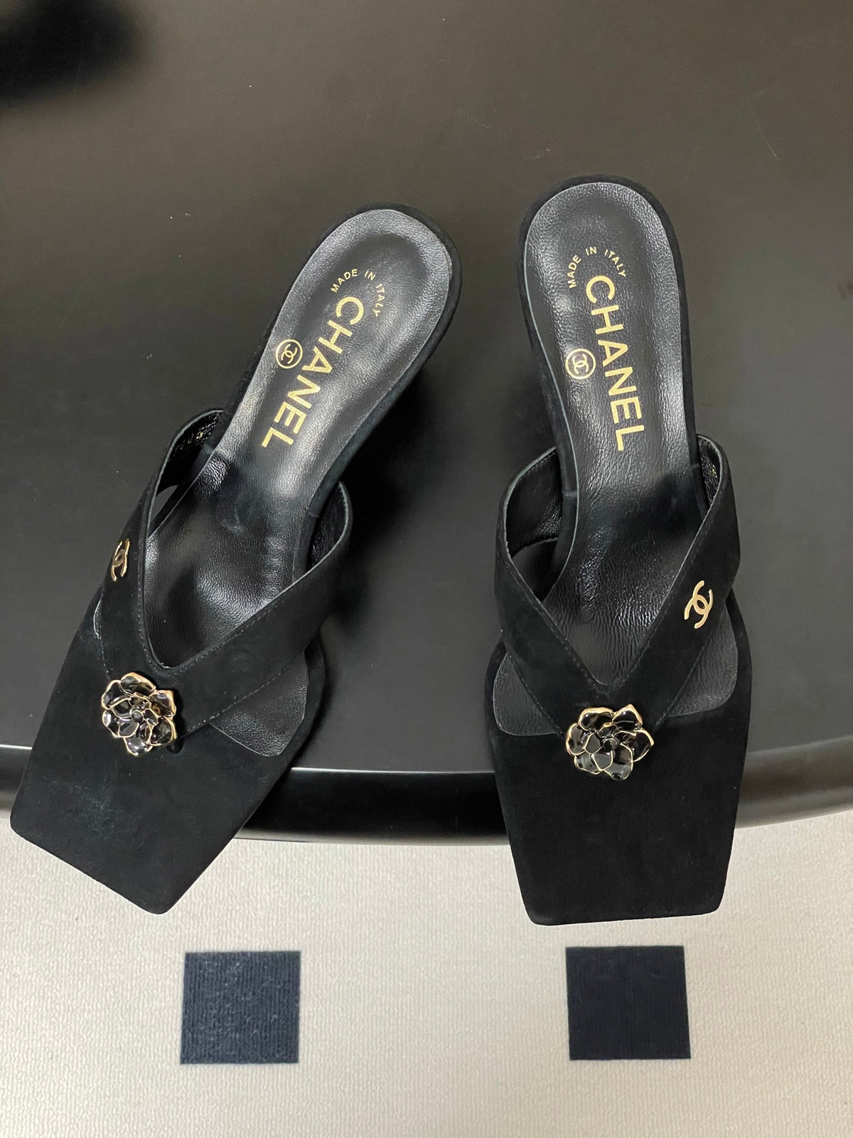 CC 26s Camellia High-Heeled Sandals Square Toe 6cm Black Suede 834731