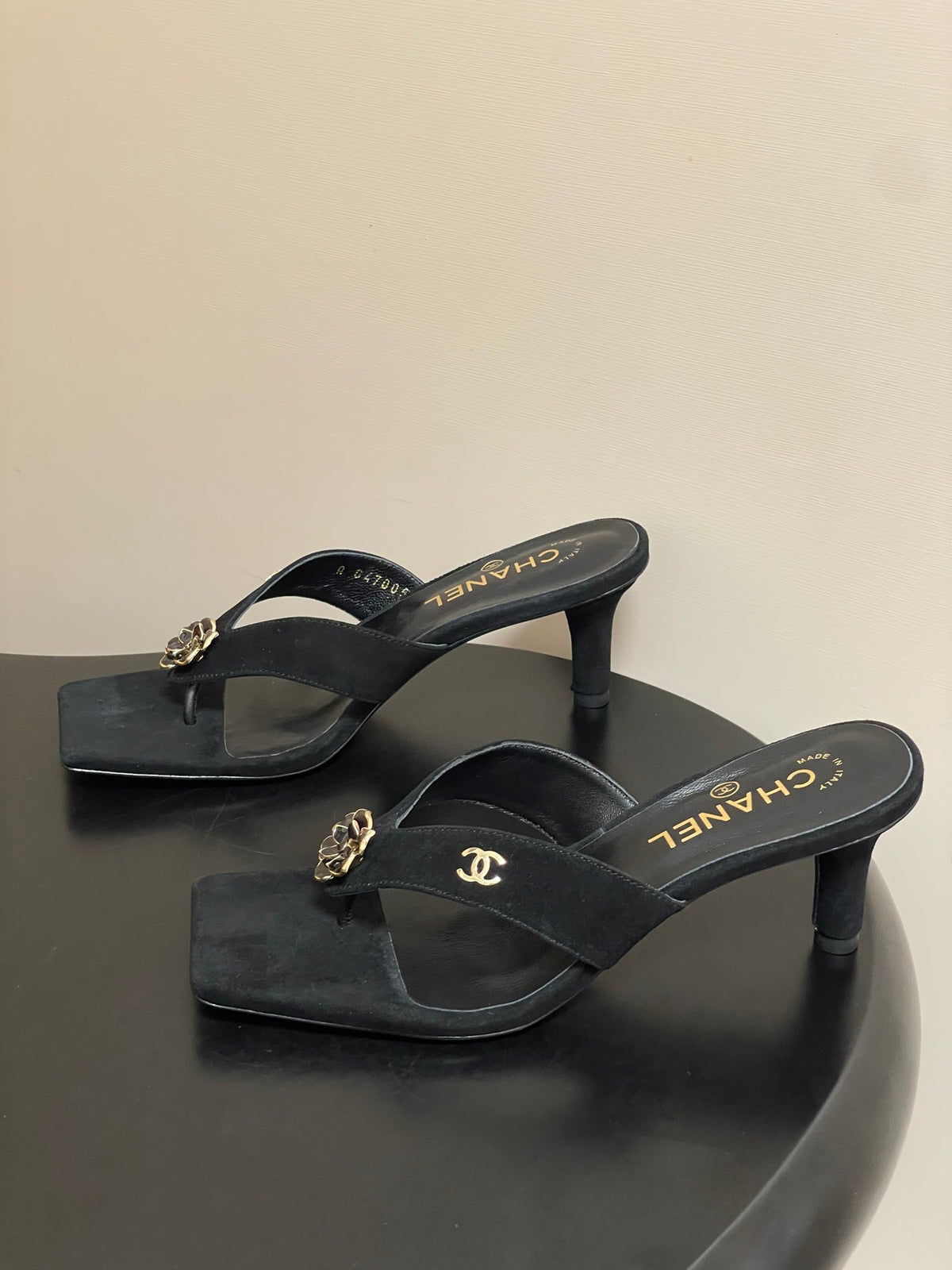 CC 26s Camellia High-Heeled Sandals Square Toe 6cm Black Suede 834731