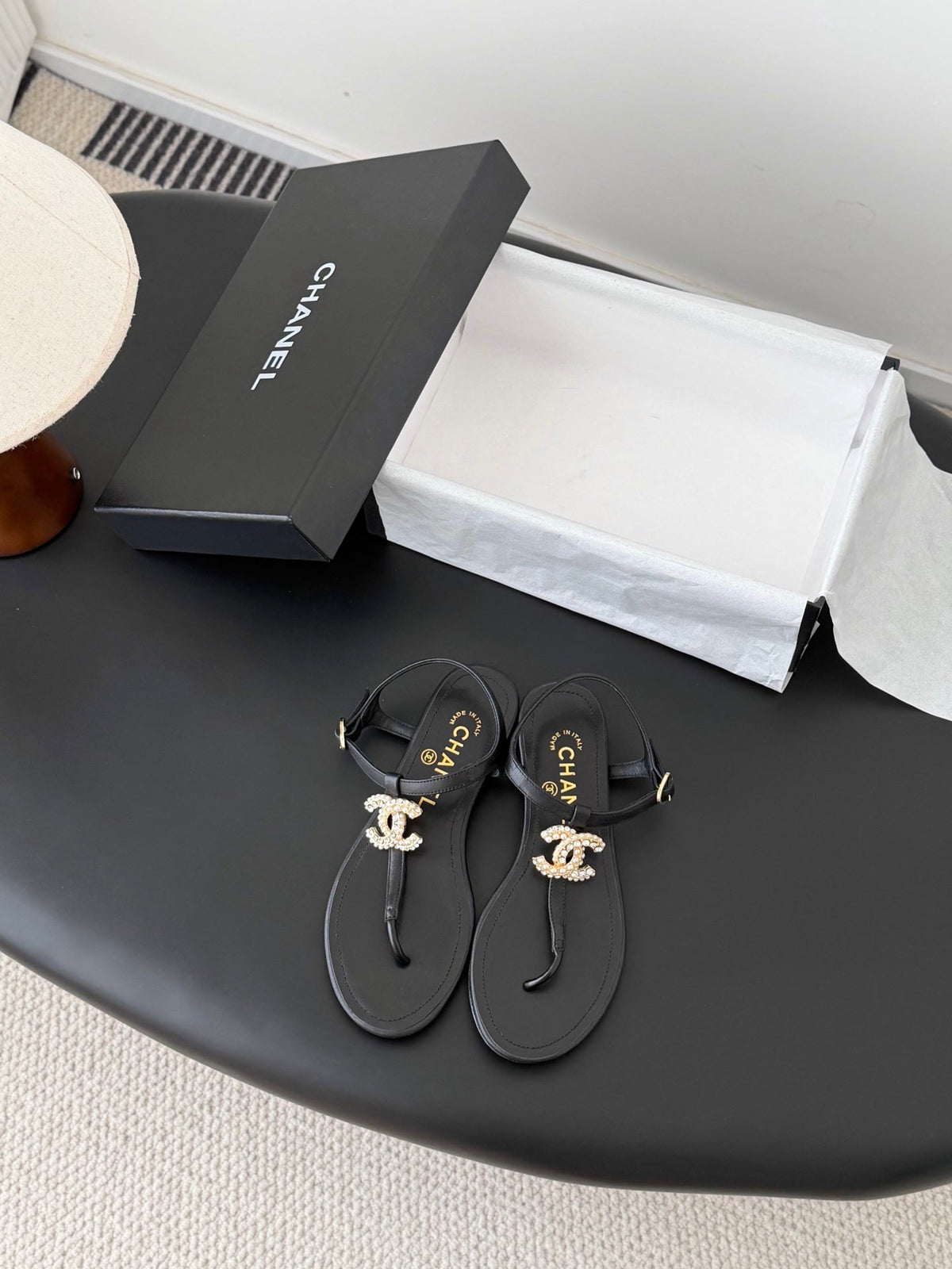 CC Strappy Sandals Black Sheepskin 670385