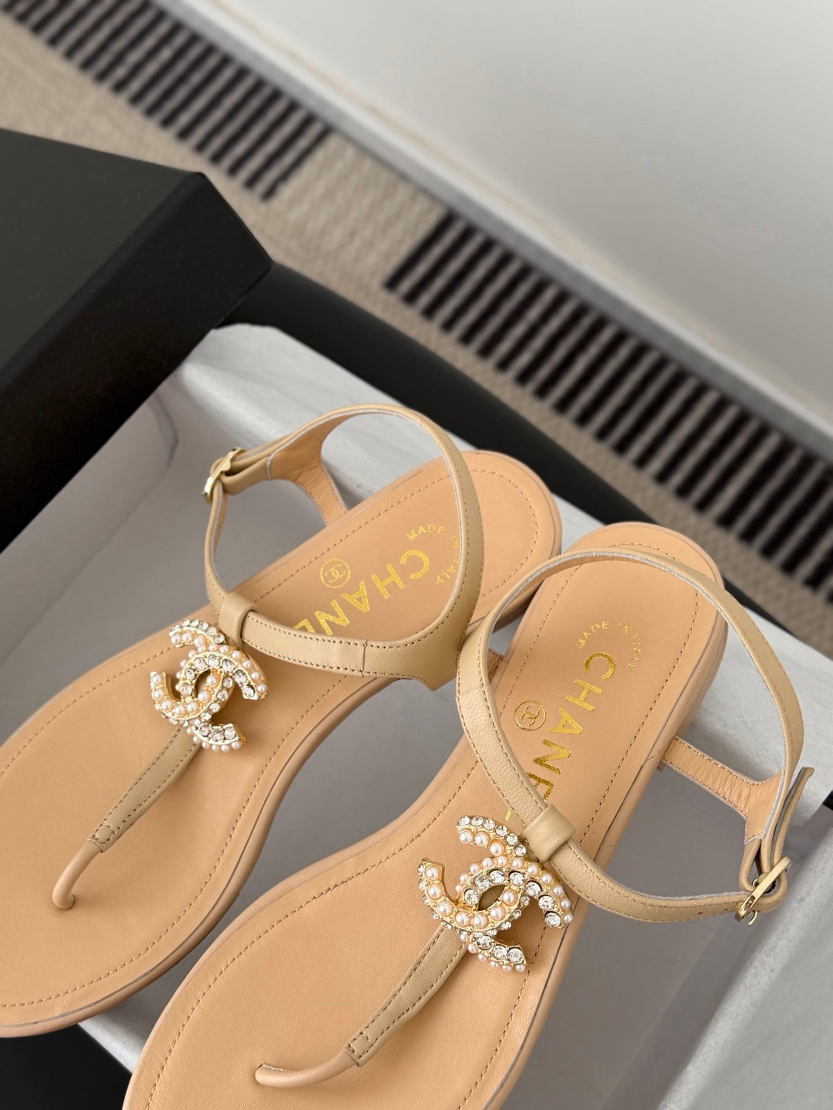 CC Strappy Sandals Beige Sheepskin 670386