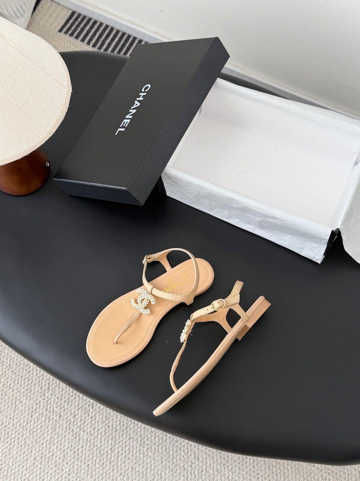 CC Strappy Sandals Beige Sheepskin 670386