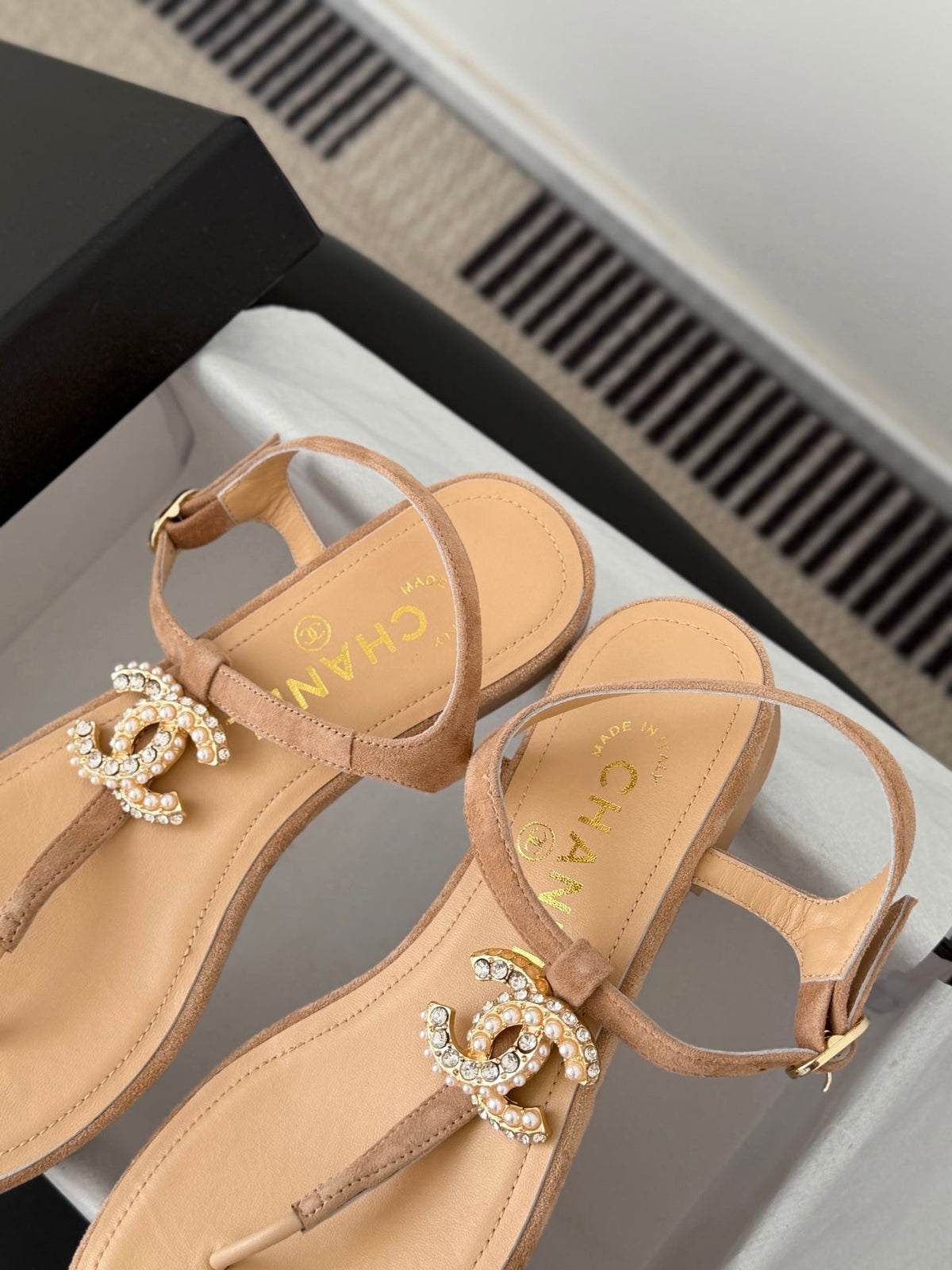 CC Strappy Sandals Beige Suede Sheepskin 670387