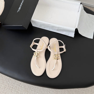 CC Strappy Sandals White Suede Sheepskin 670388