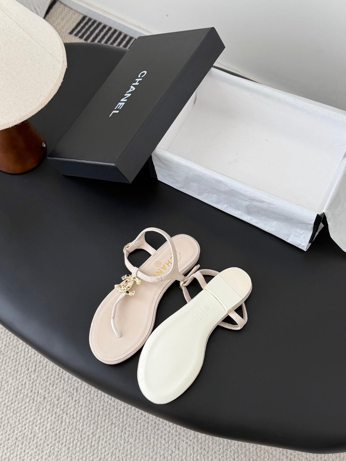 CC Strappy Sandals White Suede Sheepskin 670388