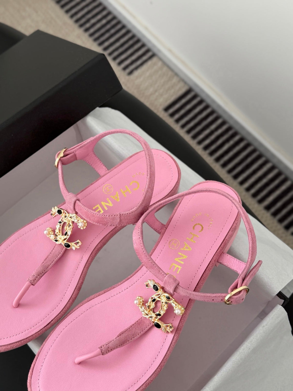 CC Strappy Sandals Pink Suede Sheepskin 670390