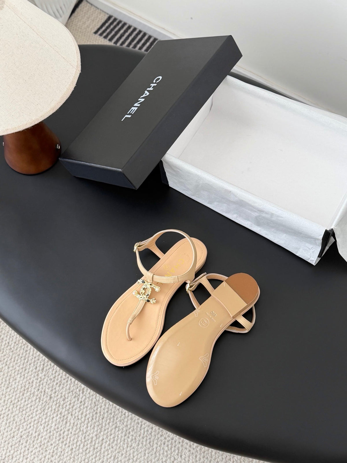 CC Strappy Sandals Beige Sheepskin 670392