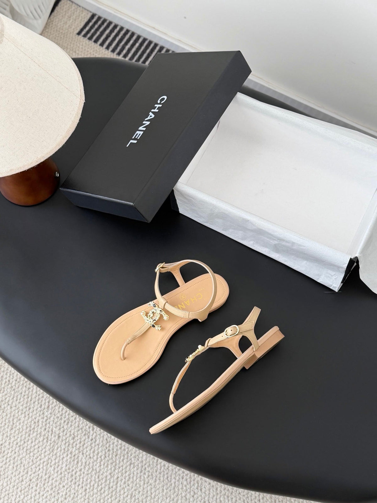 CC Strappy Sandals Beige Sheepskin 670392
