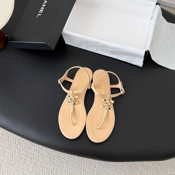 CC Strappy Sandals Beige Sheepskin 670392