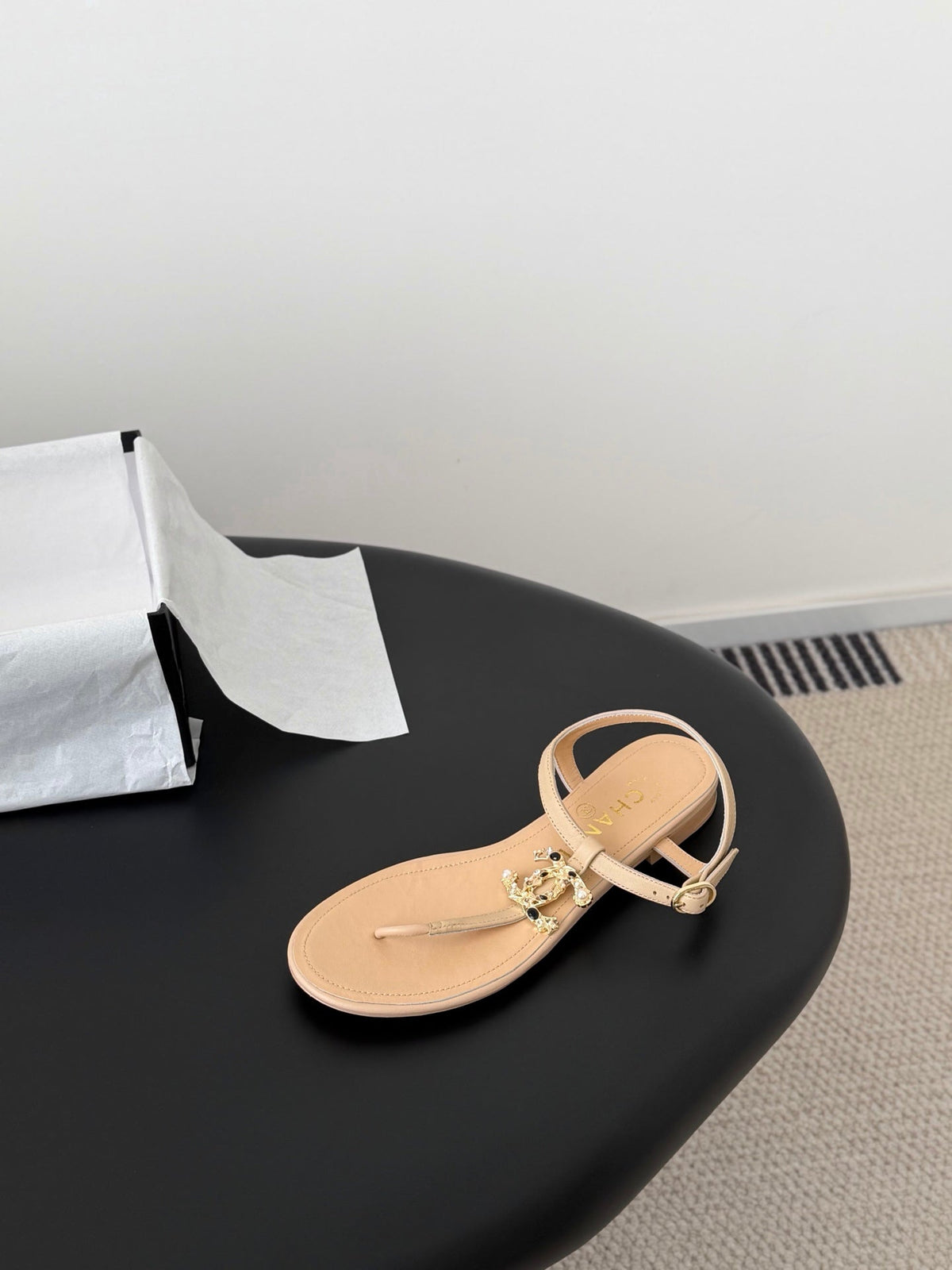 CC Strappy Sandals Beige Sheepskin 670392