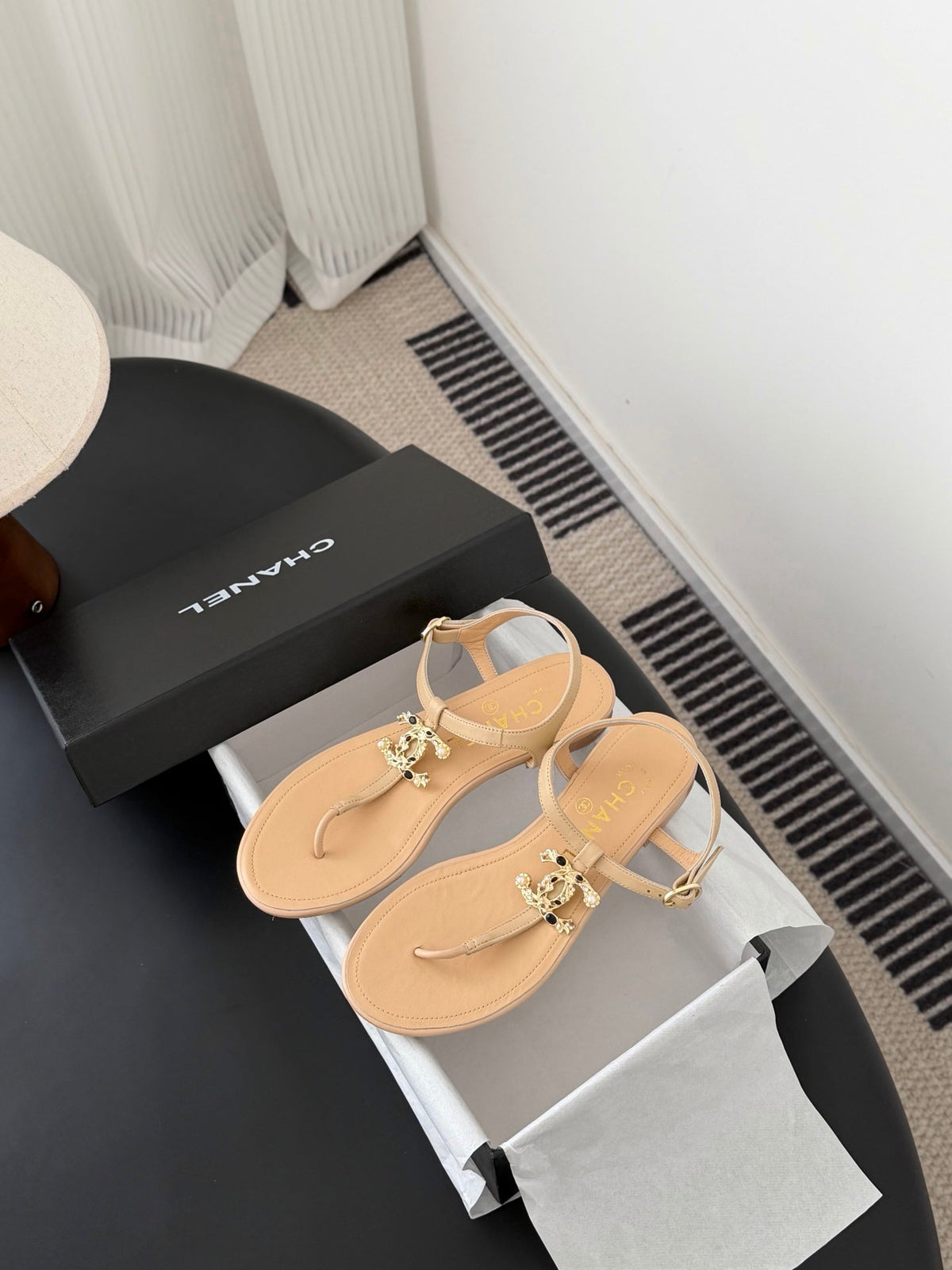 CC Strappy Sandals Beige Sheepskin 670392