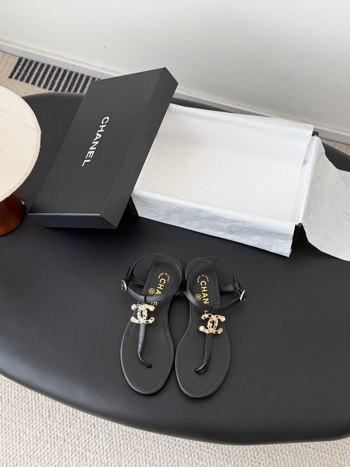 CC Strappy Sandals Black Sheepskin 670394