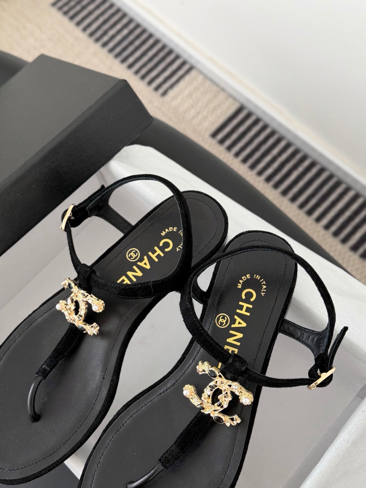 CC Strappy Sandals Black Velvet Sheepskin 670395