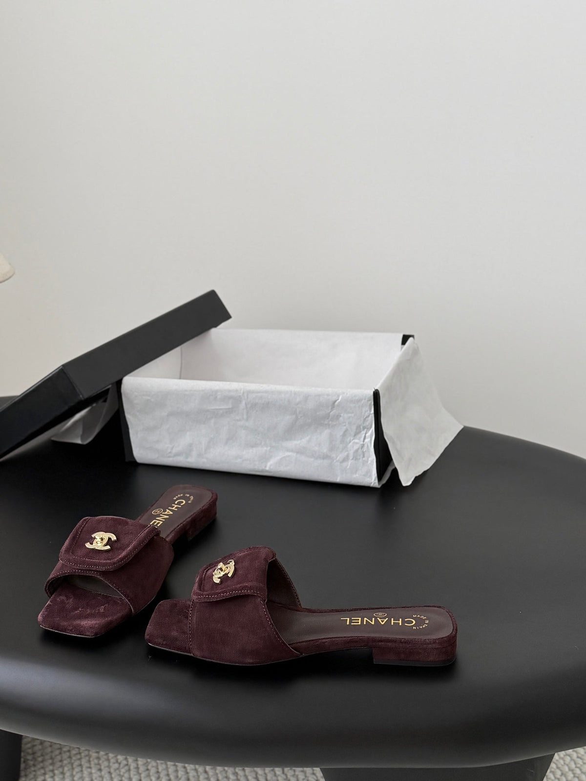 CC 26C Slippers Flat Dark Burgundy Suede 717796