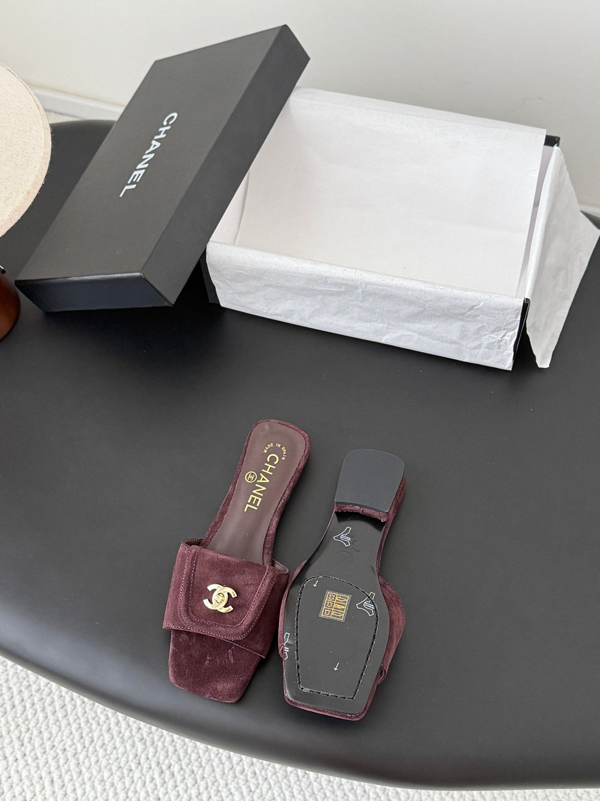 CC 26C Slippers Flat Dark Burgundy Suede 717796