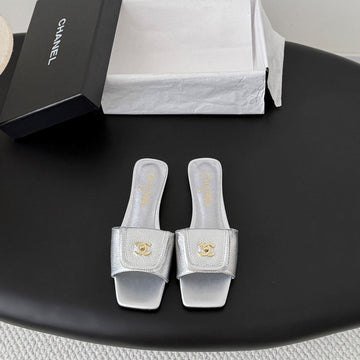 CC 26C Slippers Flat Sliver Grain Leather 717802