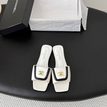 CC 26C Slippers Flat White Black Sheepskin 717798