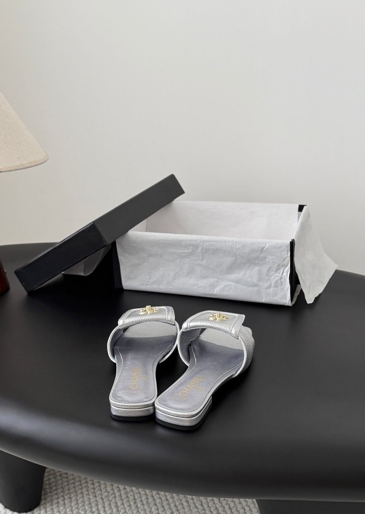 CC 26C Slippers Flat Sliver Grain Leather 717802