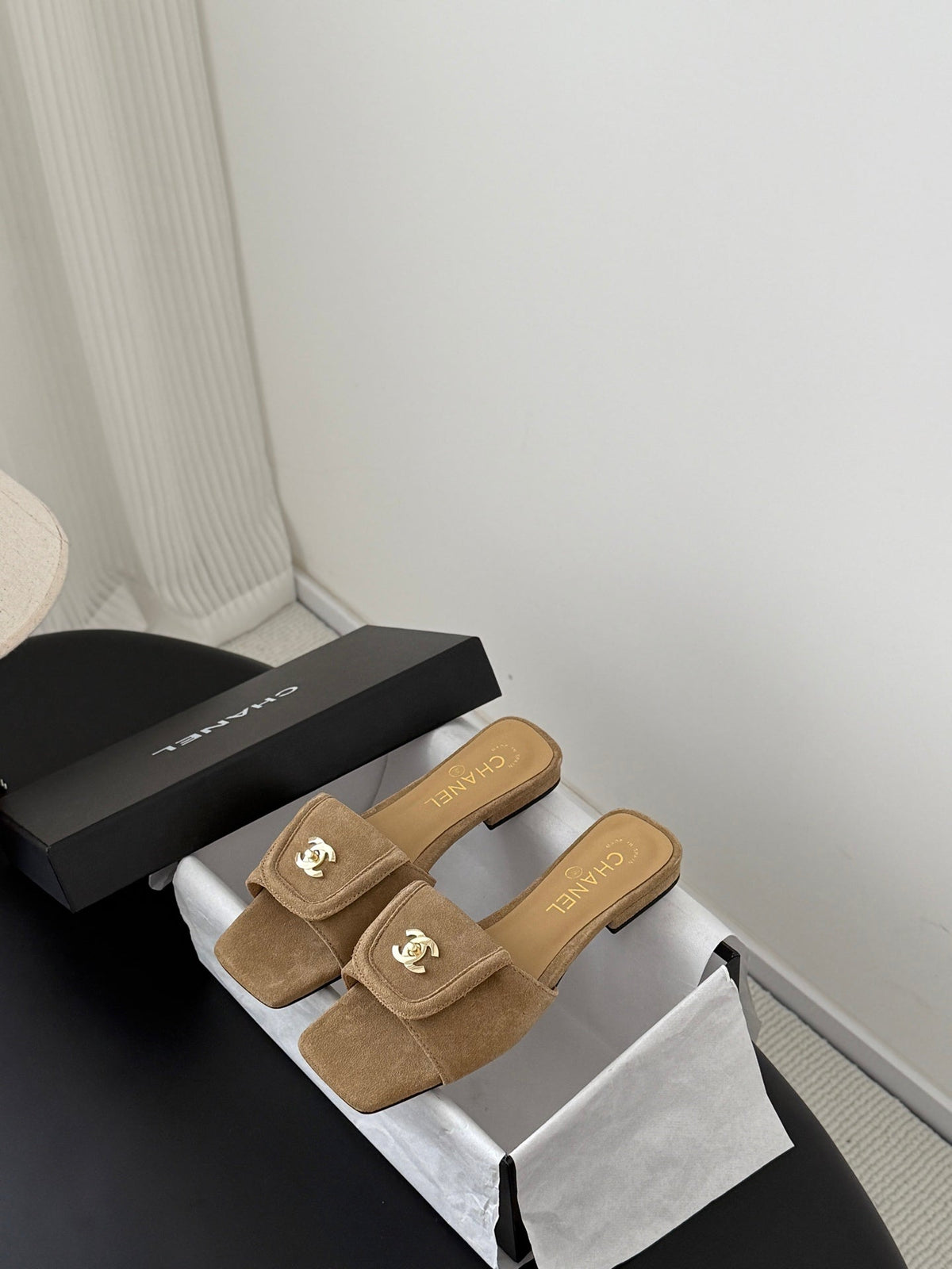 CC 26C Slippers Flat Beige Suede 717797