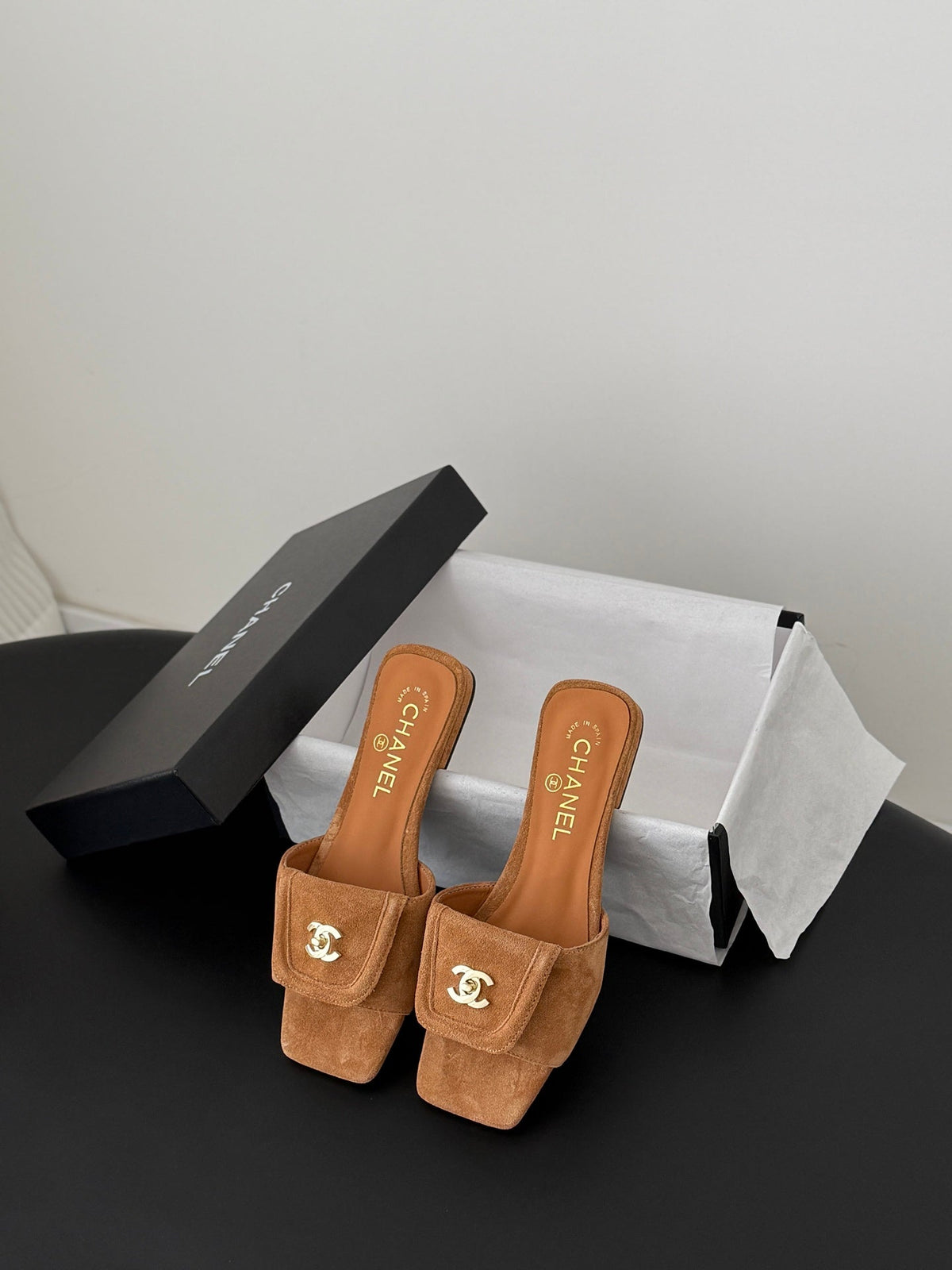 CC 26C Slippers Flat Camel Suede 717804