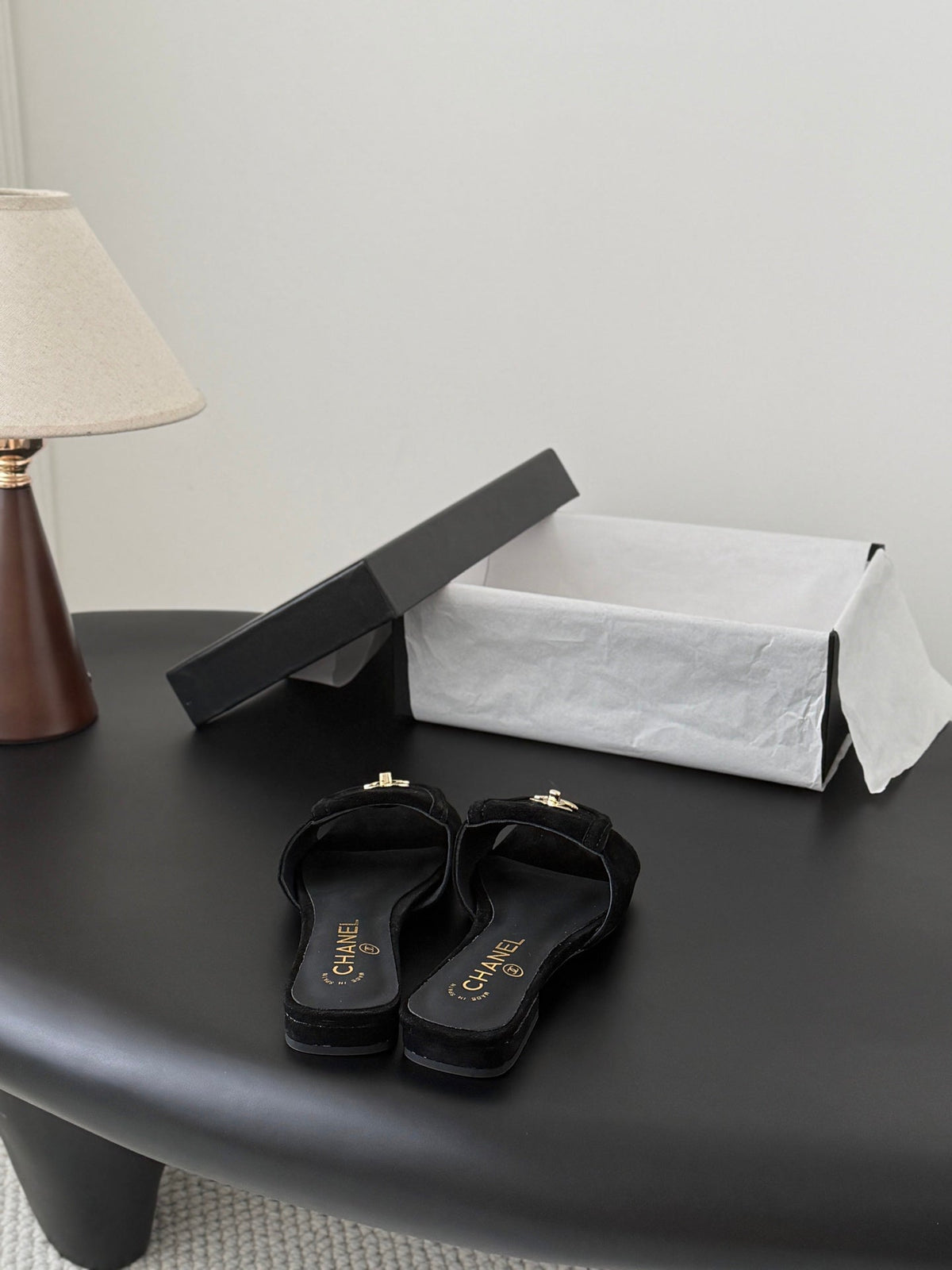 CC 26C Slippers Flat Black Suede 717806