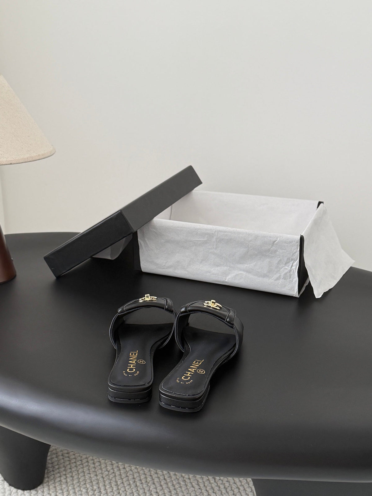 CC 26C Slippers Flat Black Sheepskin 717807