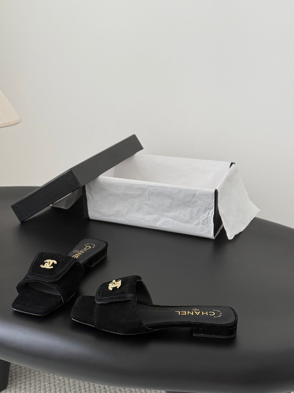 CC 26C Slippers Flat Black Suede 717806