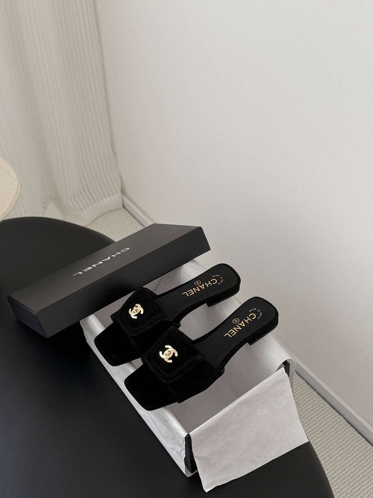 CC 26C Slippers Flat Black Suede 717806