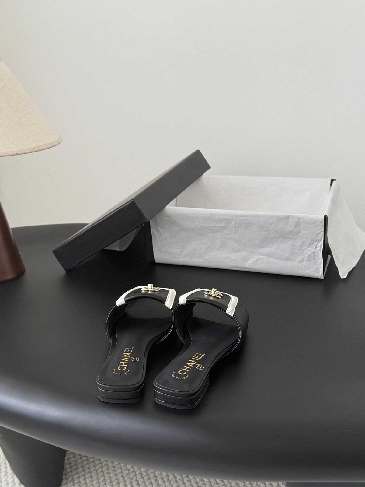 CC 26C Slippers Flat Black Whide Sheepskin 717805