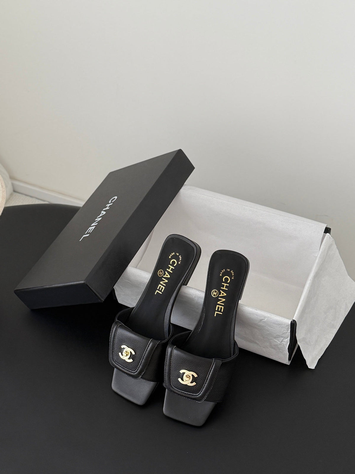 CC 26C Slippers Flat Black Grain Calfskin 717808