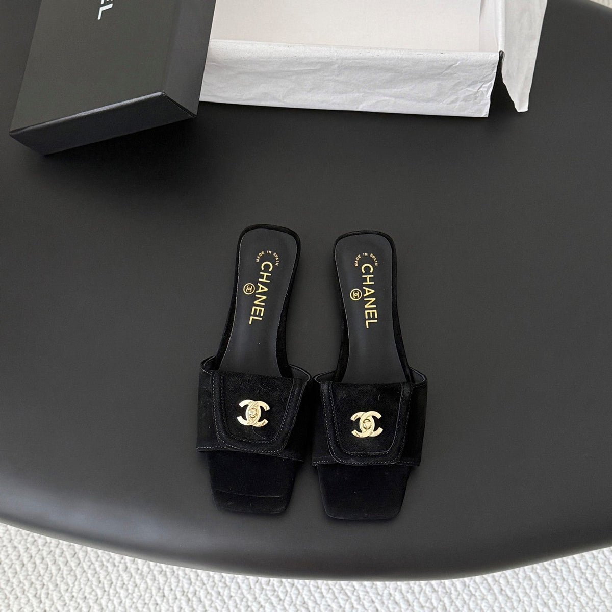 CC 26C Slippers Flat Black Suede 717806