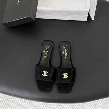 CC 26C Slippers Flat Black Suede 717806
