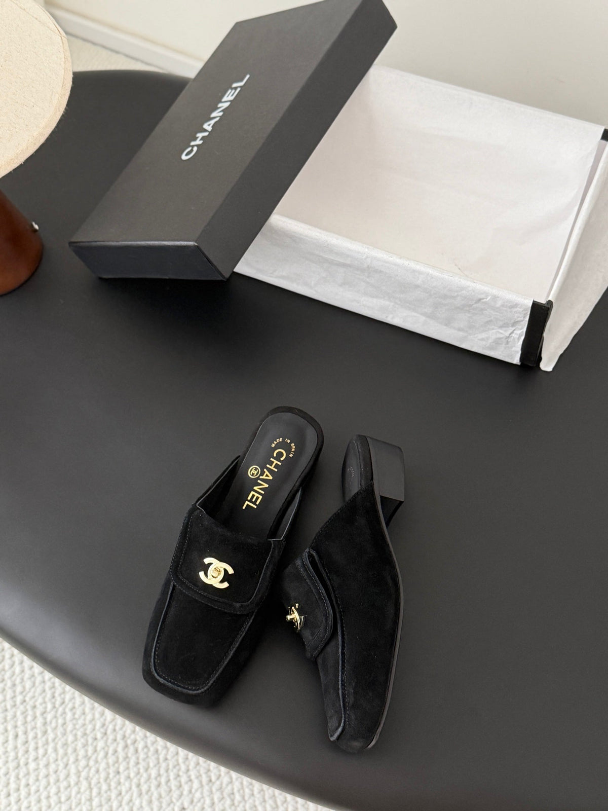 CC Half-Slippers Flat Black Suede 717811