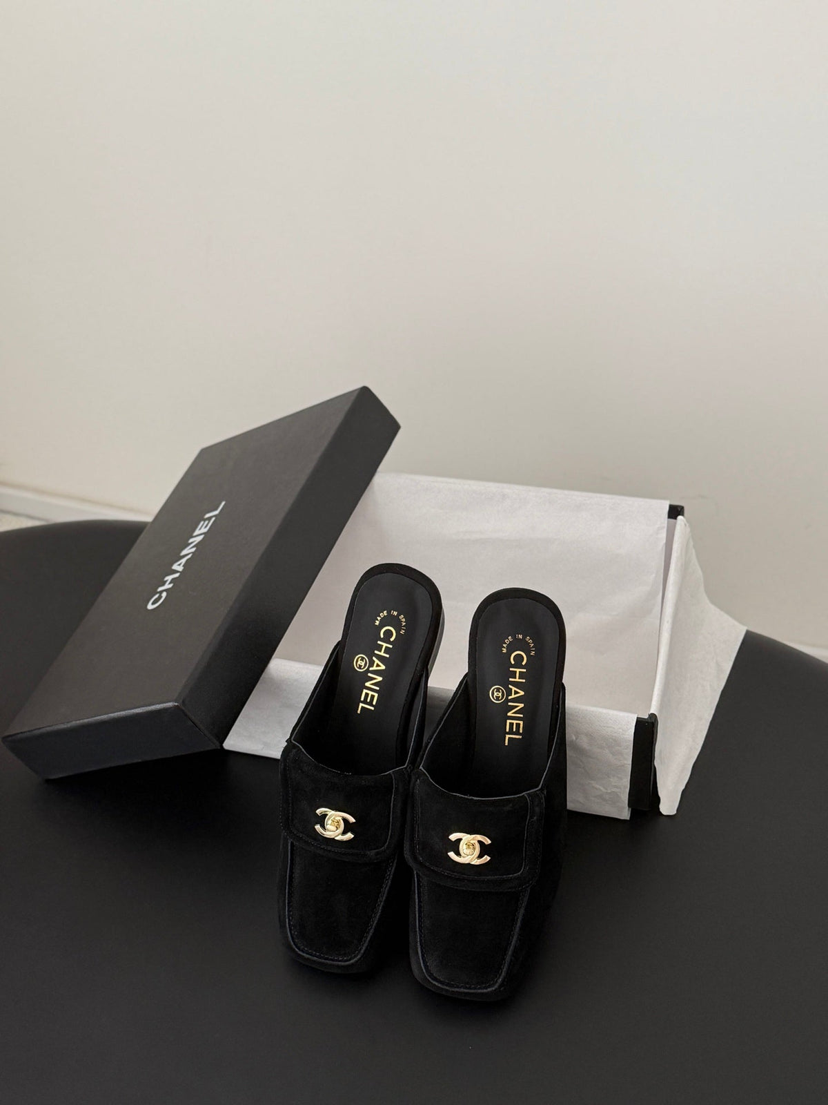 CC Half-Slippers Flat Black Suede 717811