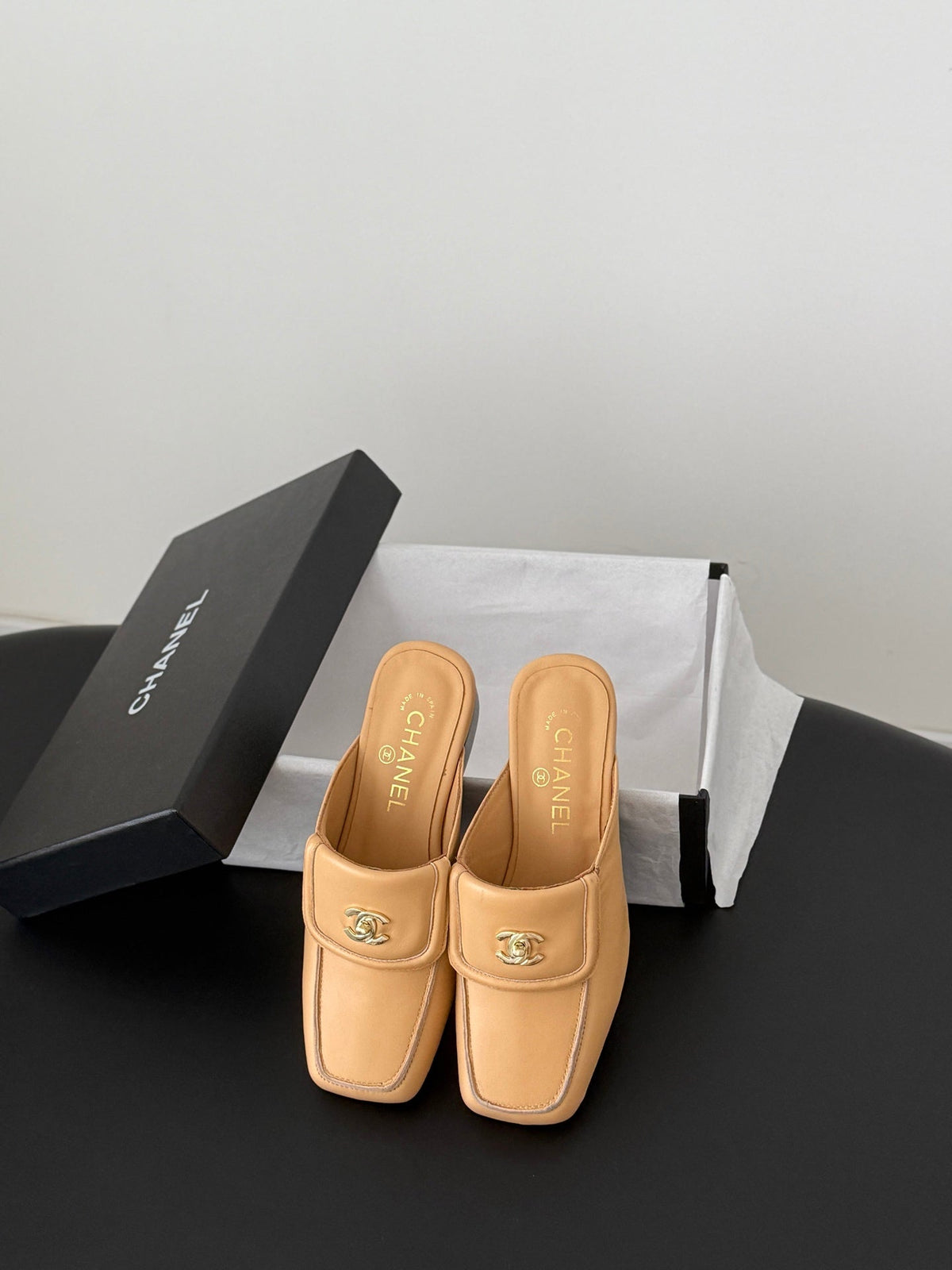 CC Half-Slippers Flat Beige Calfskin 717814