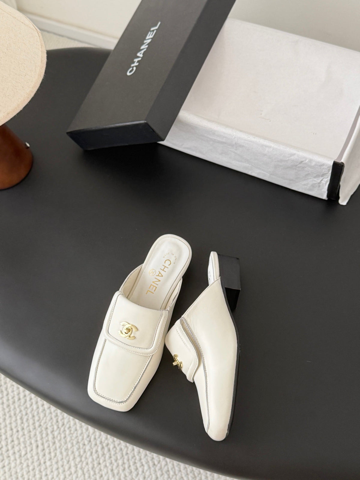 CC Half-Slippers Flat White Calfskin 717816