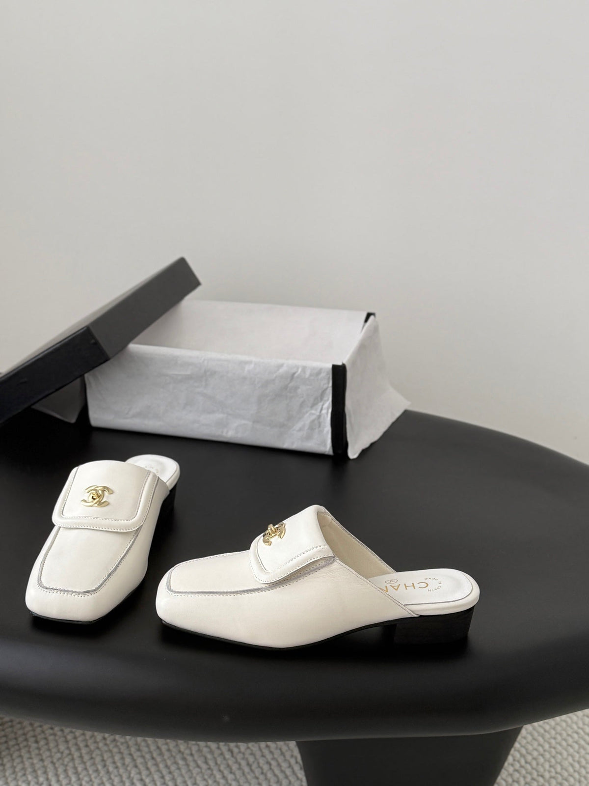 CC Half-Slippers Flat White Calfskin 717816