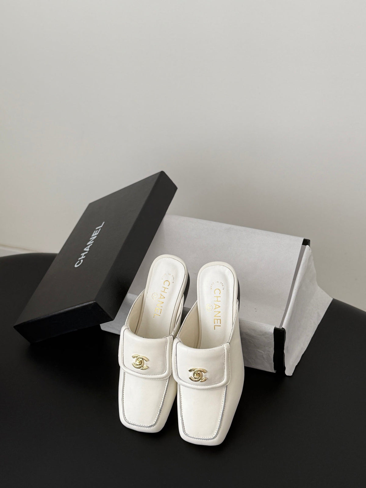 CC Half-Slippers Flat White Calfskin 717816