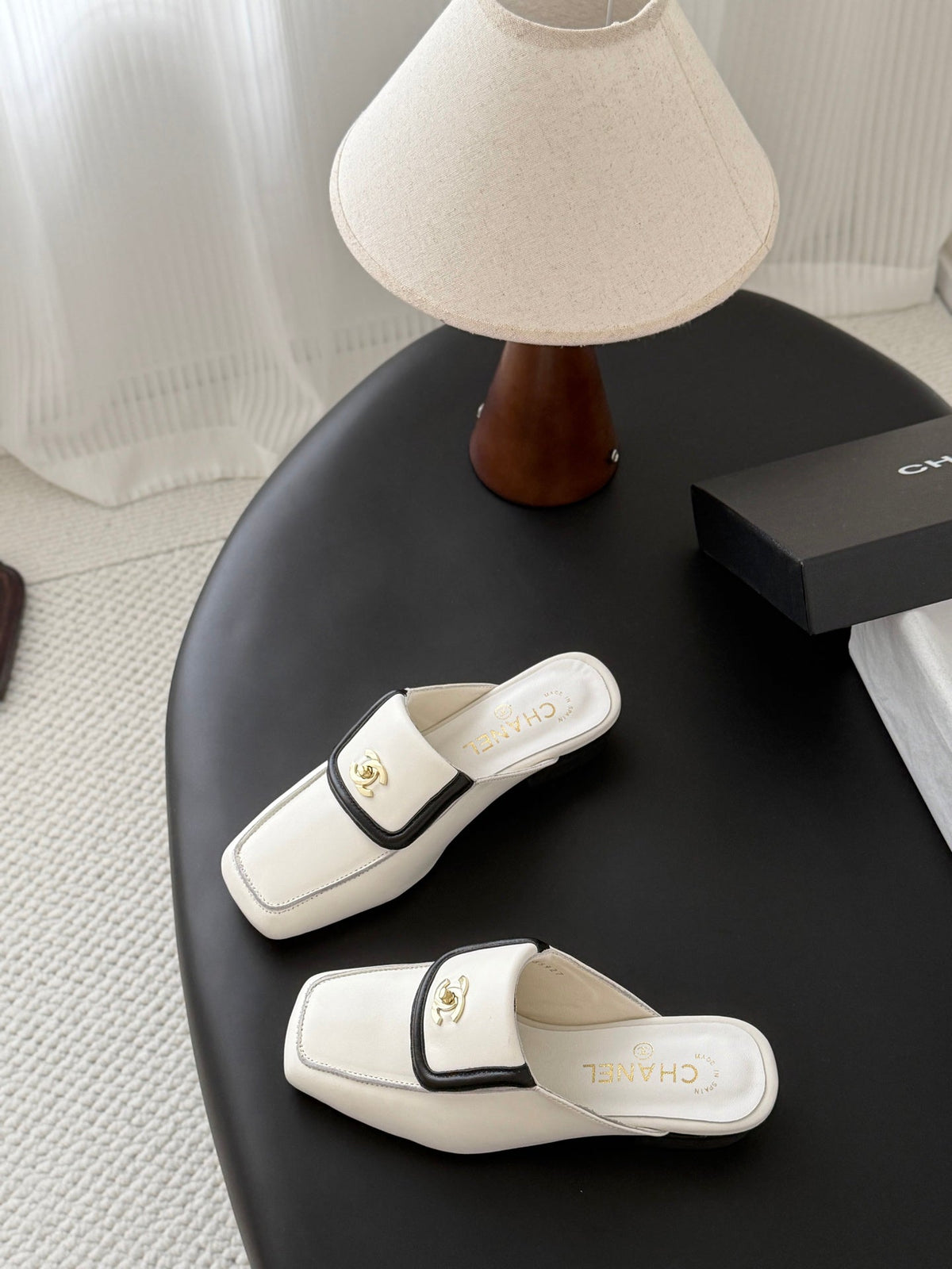 CC Half-Slippers Flat Black White Calfskin 717817
