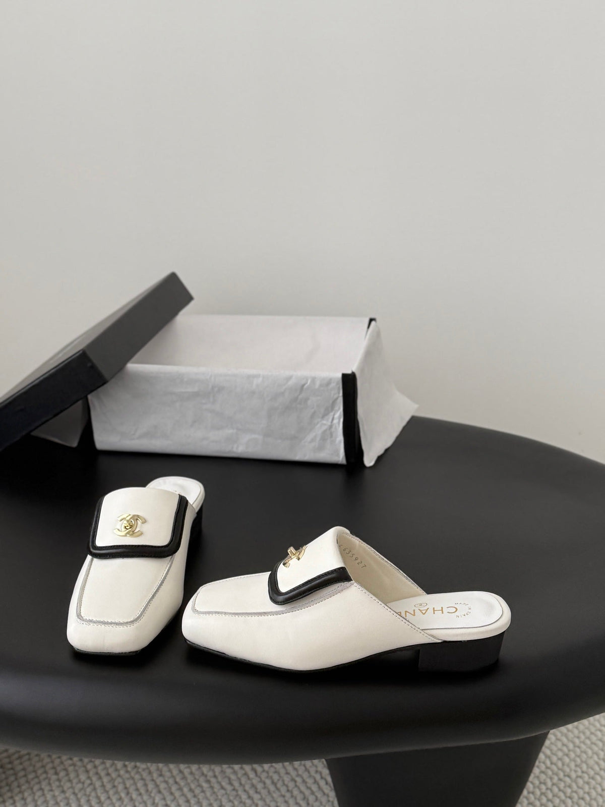 CC Half-Slippers Flat Black White Calfskin 717817