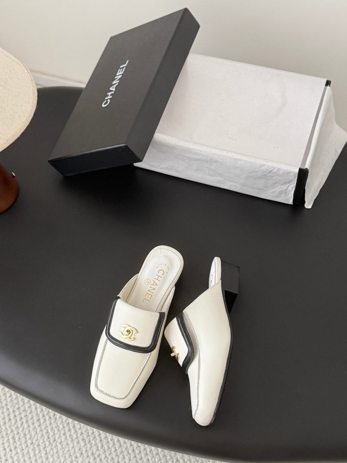 CC Half-Slippers Flat Black White Calfskin 717817