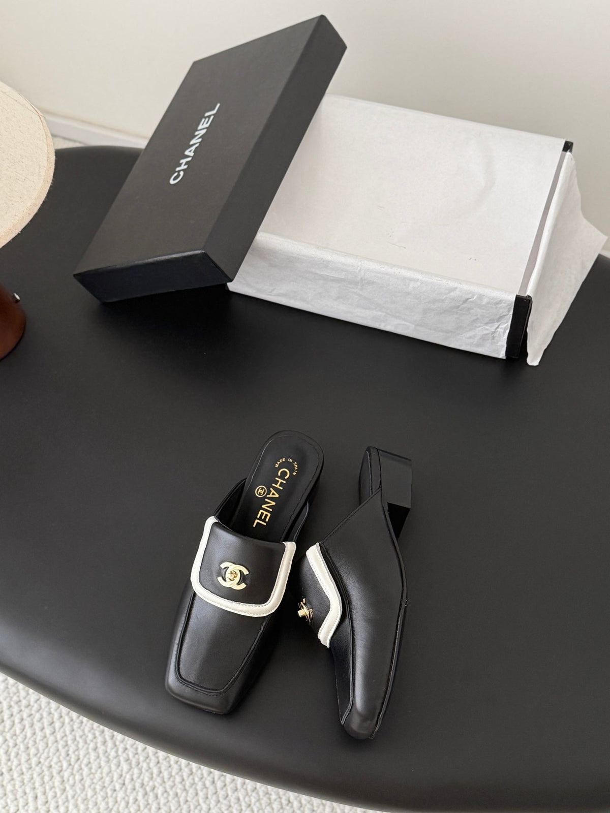 CC Half-Slippers Flat Black White Calfskin 717818